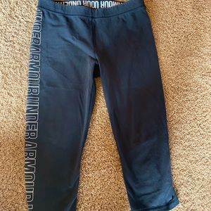 Women’s Under Armour capris size M